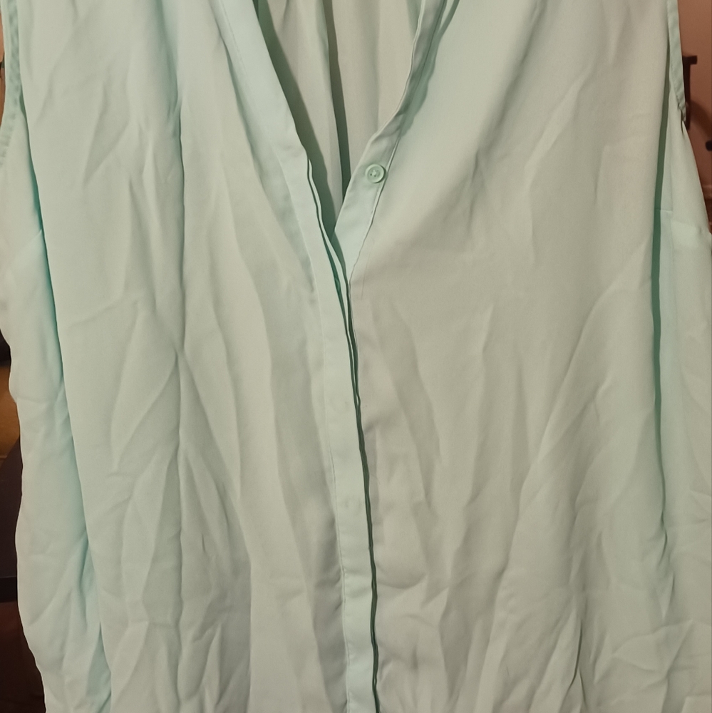 Light mint colored Apt 9 brand short sleeve top 2X